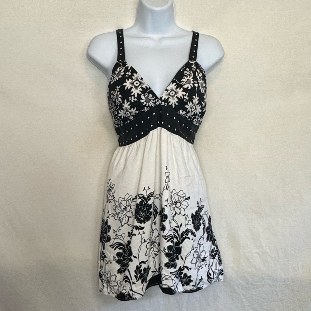 Chic Black and White Floral Women's Blouse